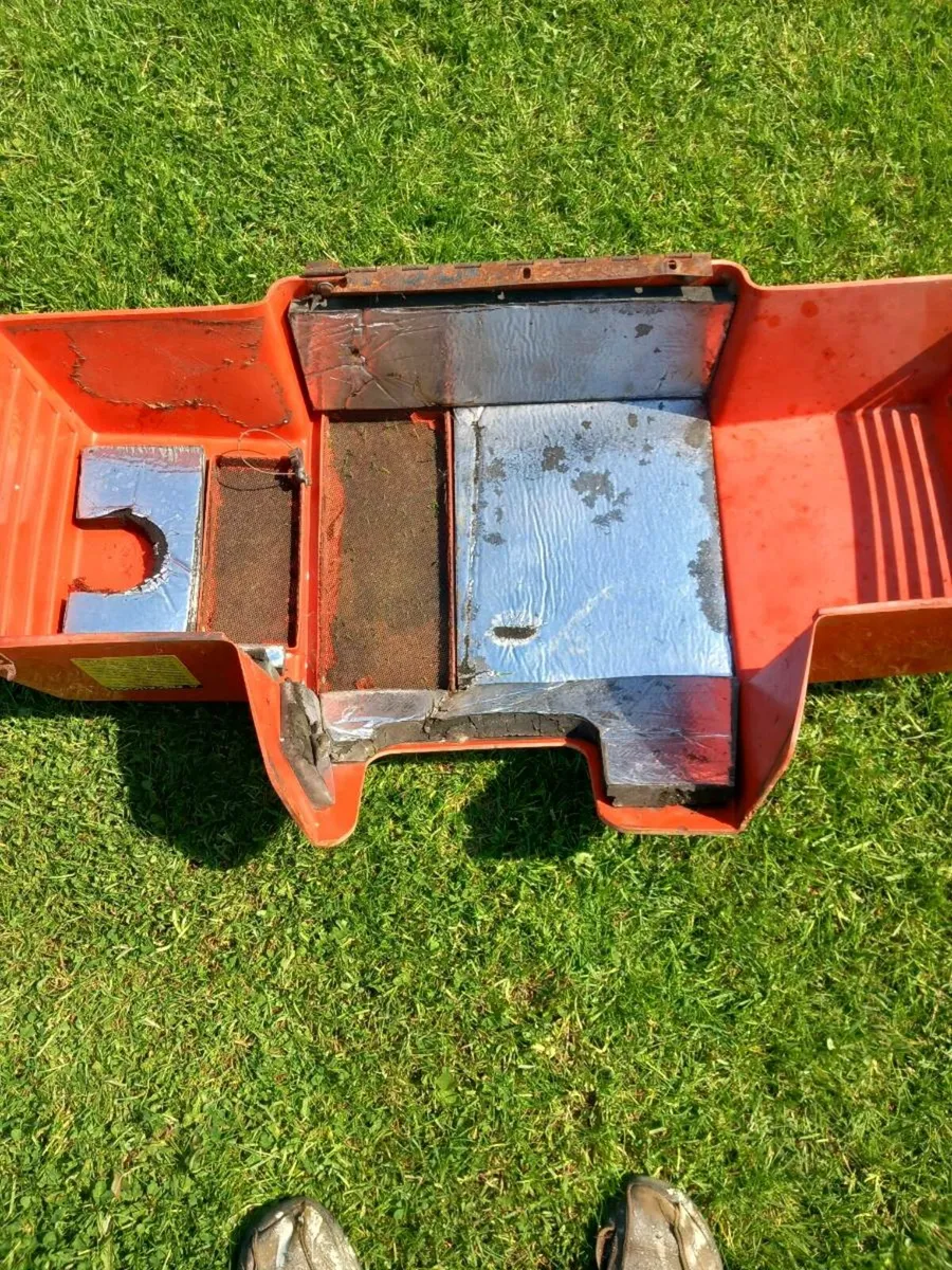 Jacobsen gang mower bonnet - Image 3