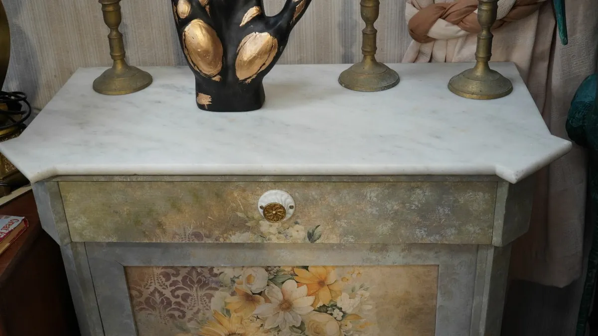 📌Spanish Painted Cabinet with Marble Top - Image 2