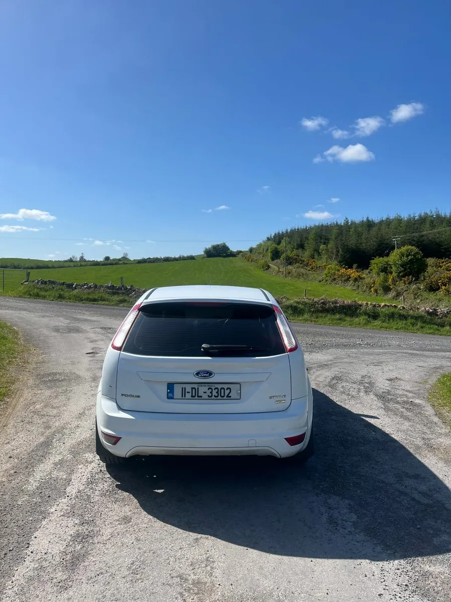 Ford Focus 2011 - Image 2