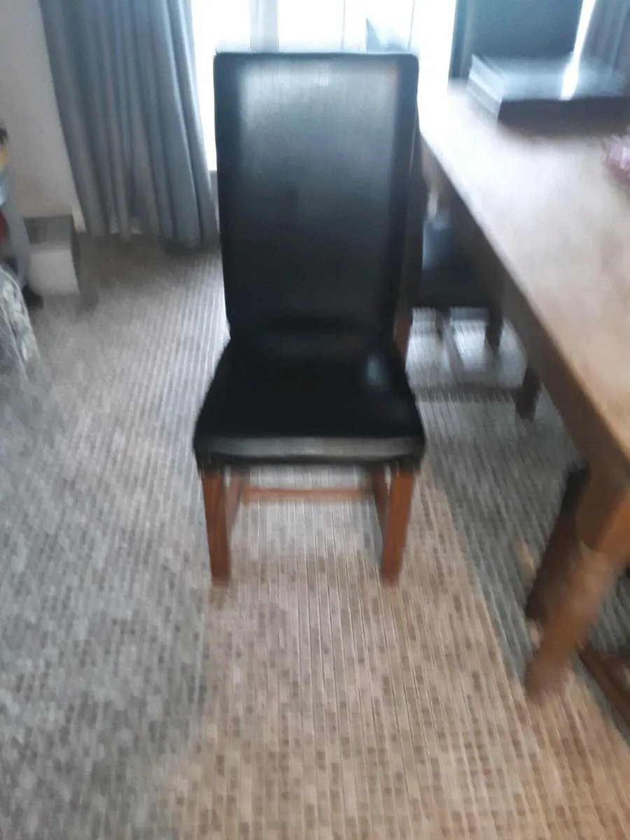 Pine table 6ft and 6 leather chairs - Image 2