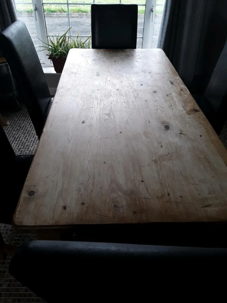 Pine table 6ft and 6 leather chairs - Image 3