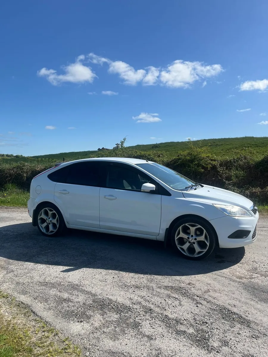 Ford Focus 2011 - Image 1