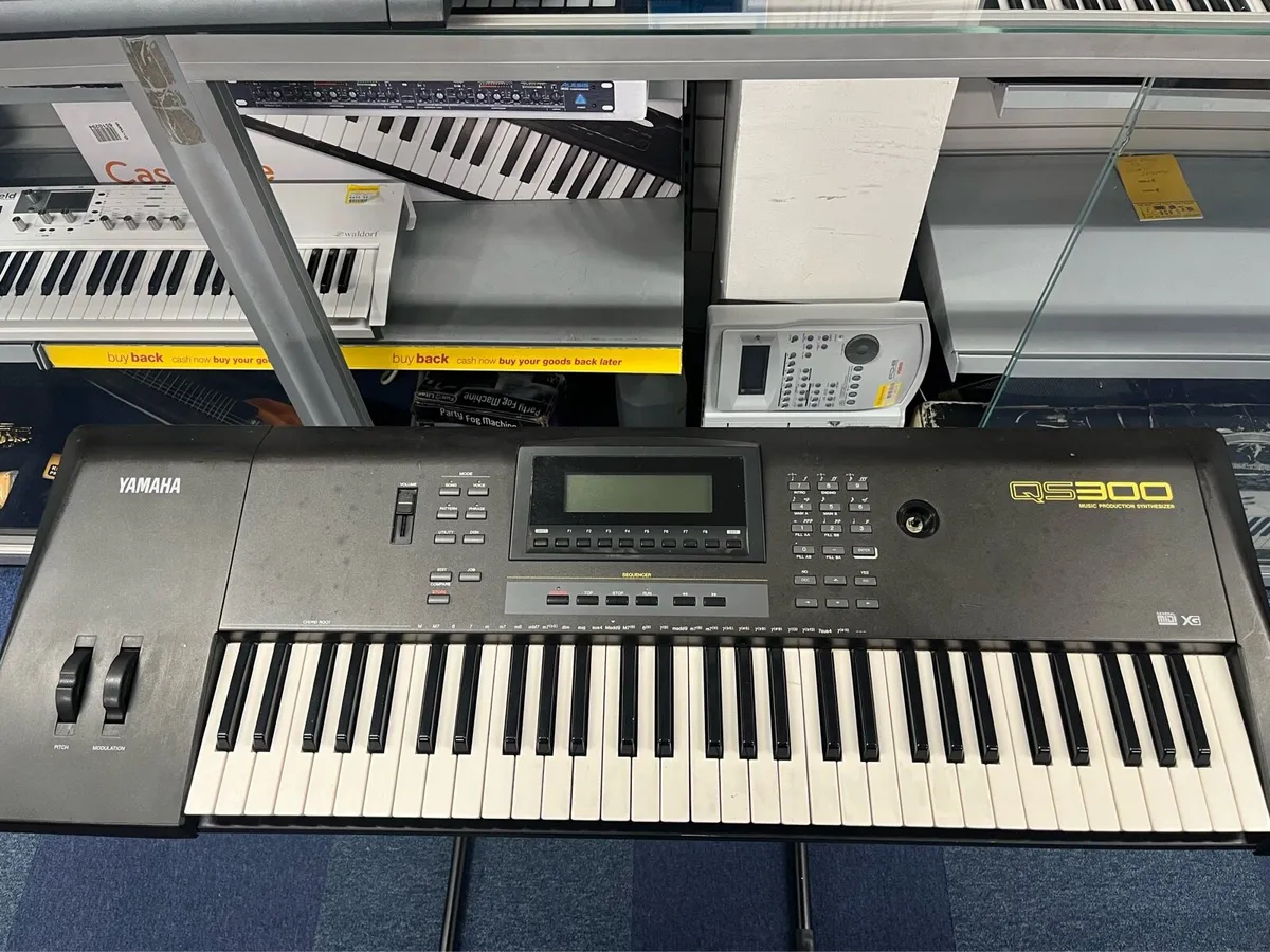 Yamaha QS300 Keyboard - Image 1