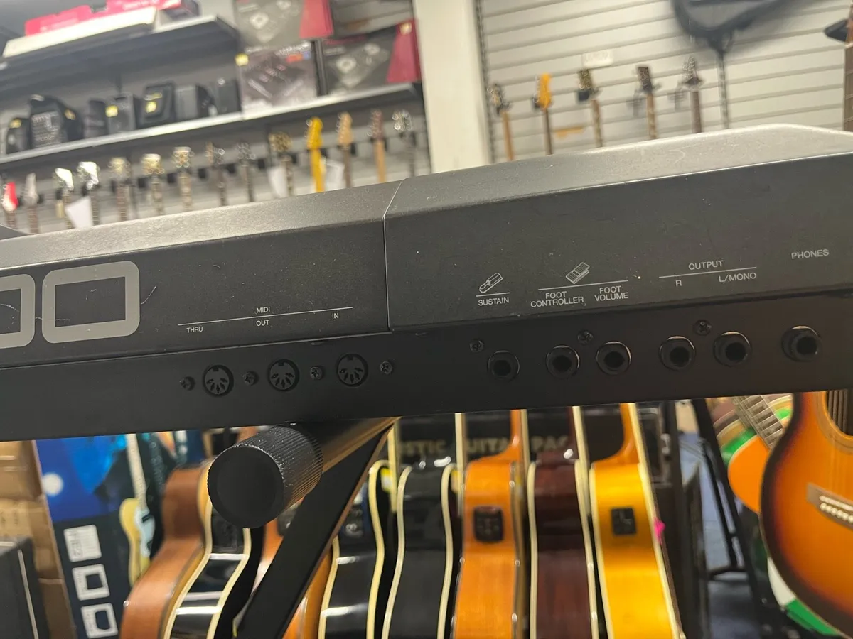 Yamaha QS300 Keyboard - Image 4