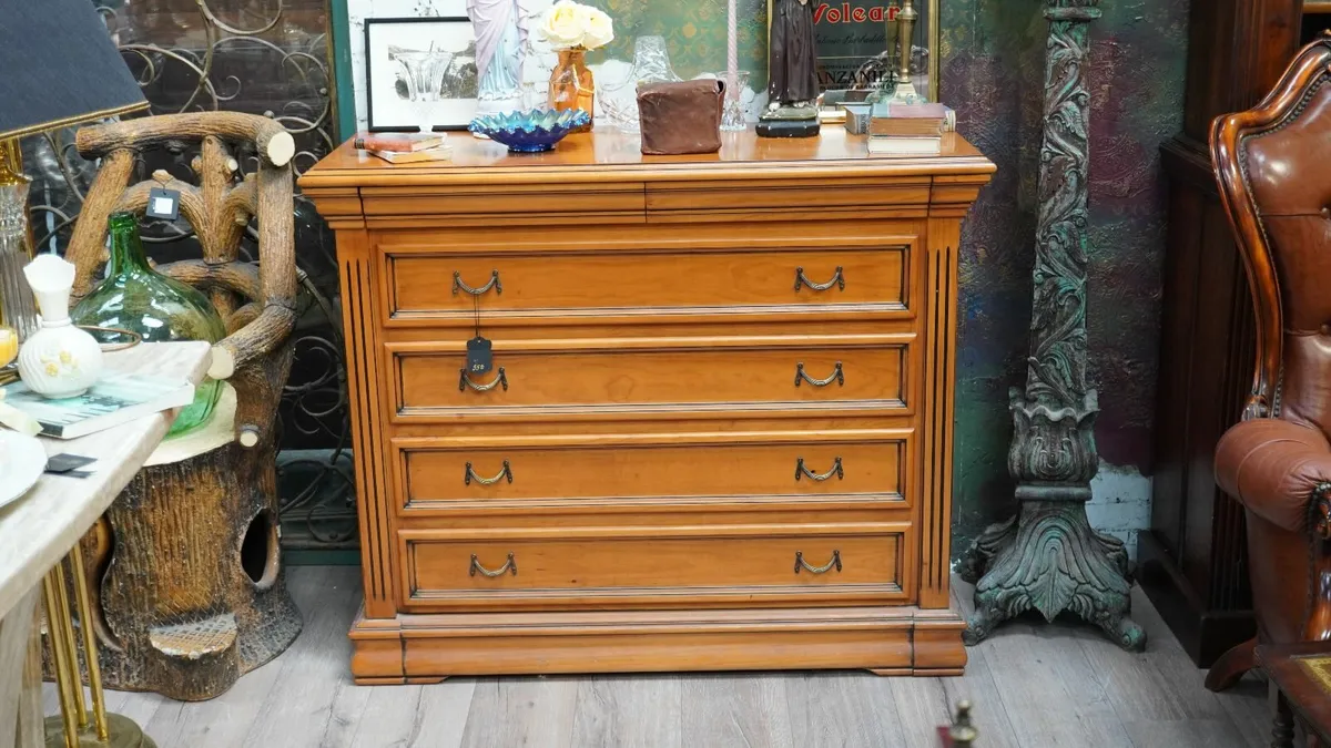 📌Solid Wood Italian Chest of Drawers - Image 1