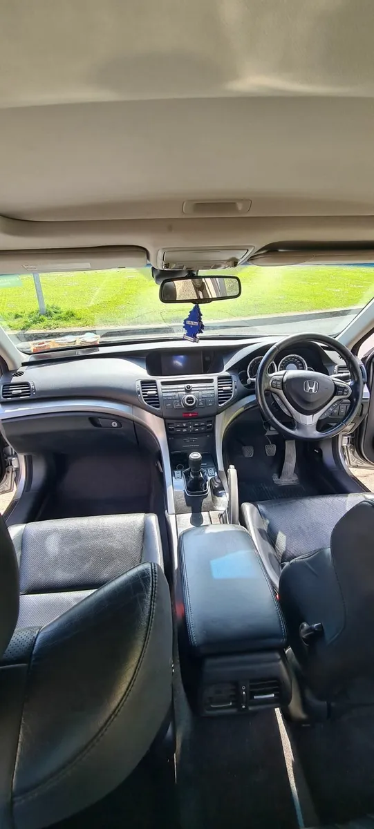 Honda Accord 2010 - Image 3