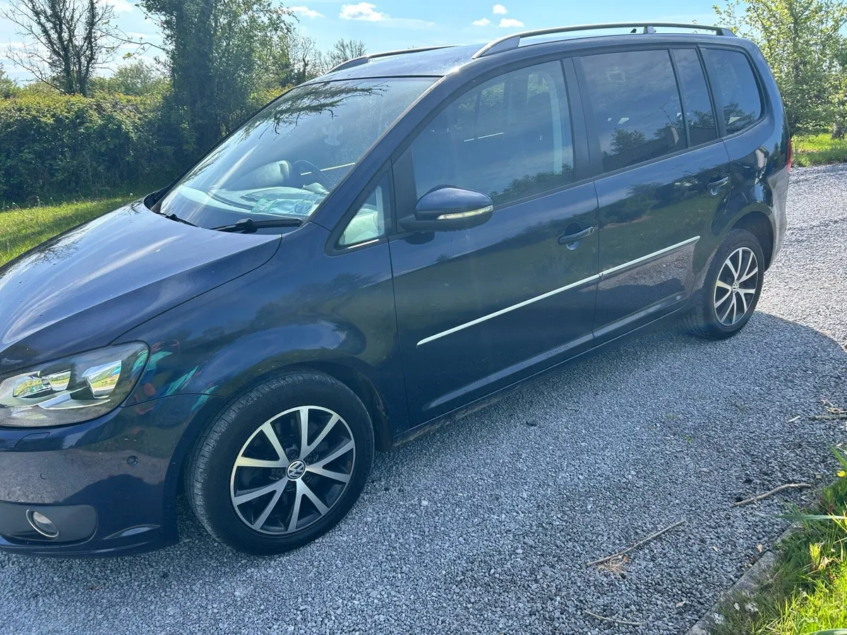 Volkswagen Touran*7 seats reduced * - Image 3