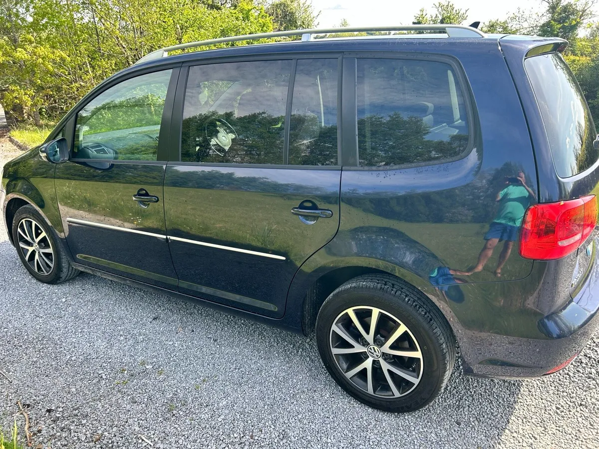 Volkswagen Touran*7 seats reduced * - Image 4