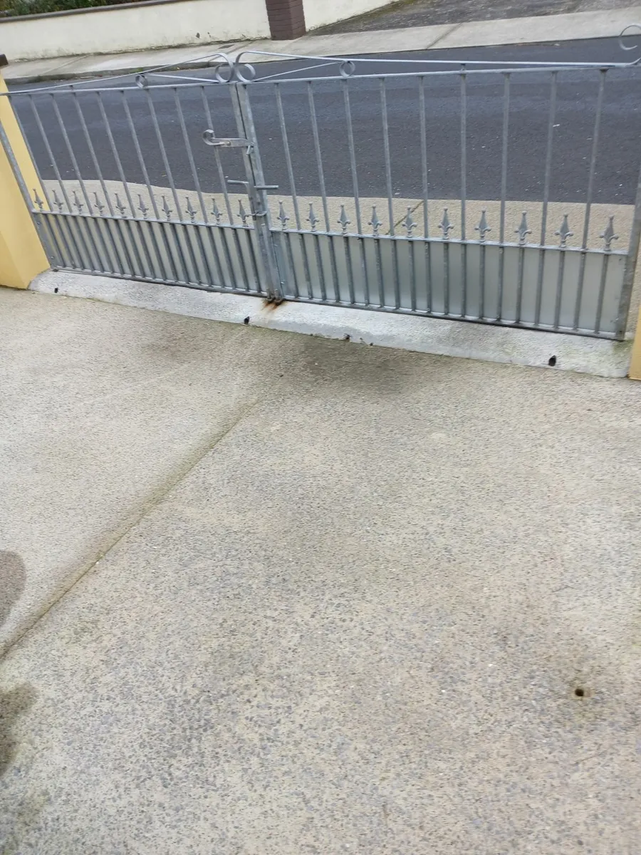 Gates - Image 1