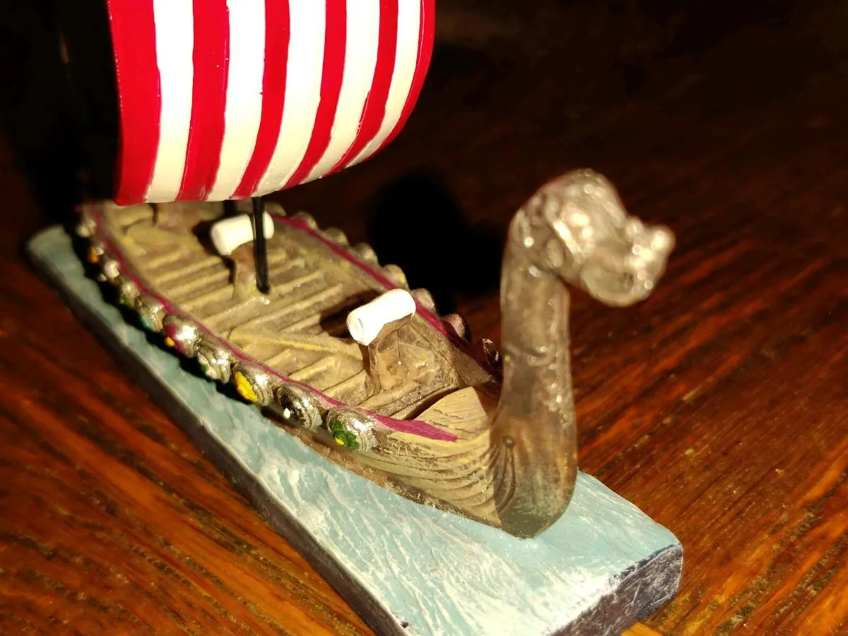 VIKING BOAT, Real Oak Hand Carved & Painted ! - Image 4