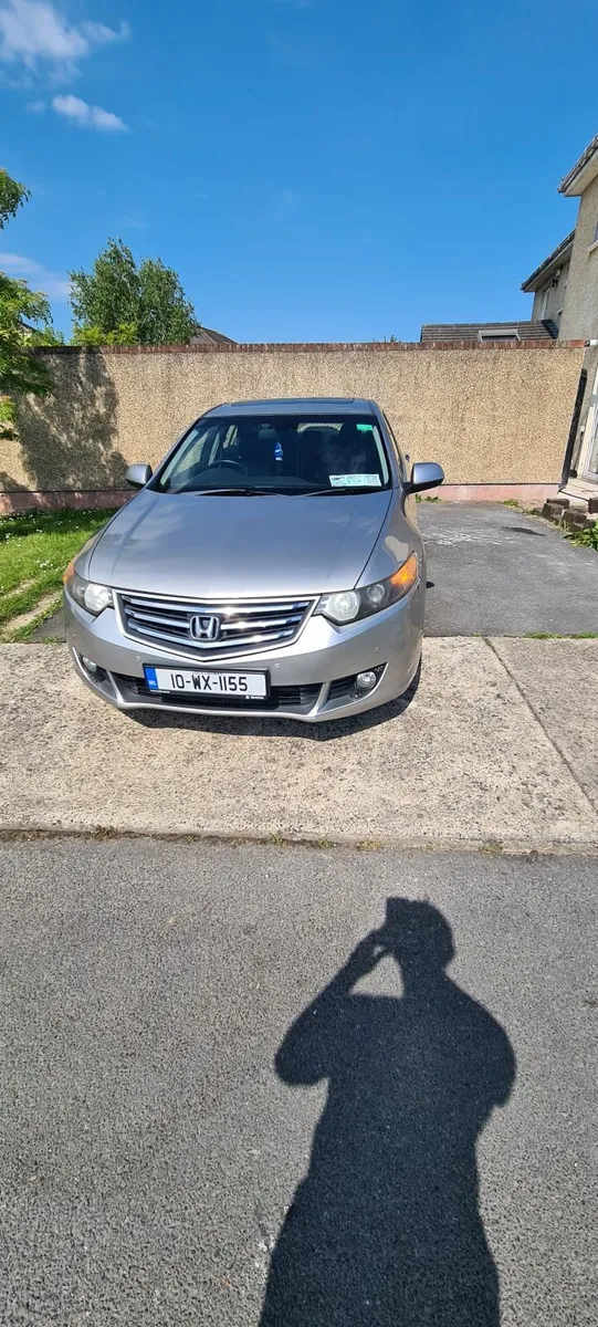 Honda Accord 2010 - Image 2