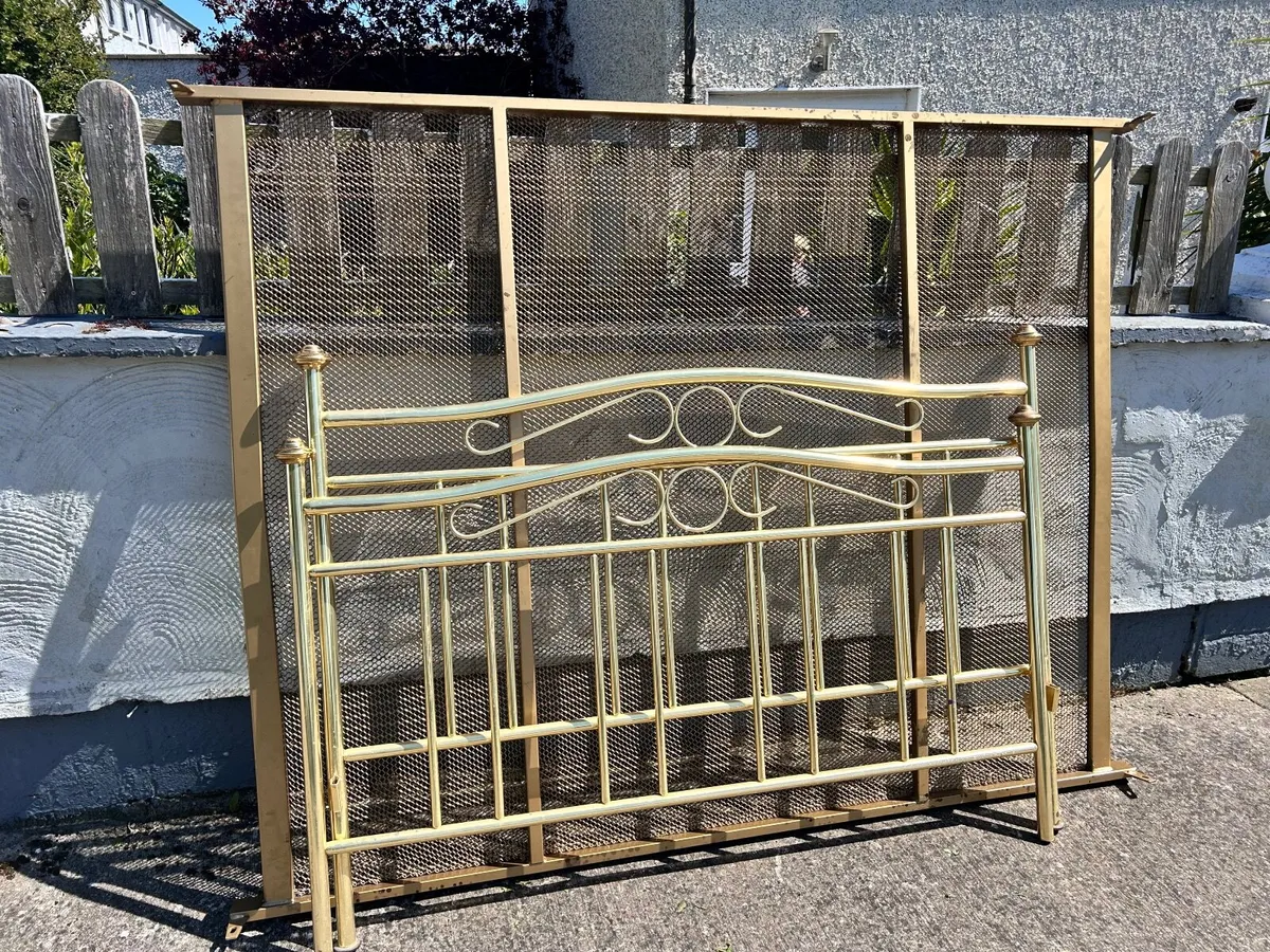 Bed frame - Image 1