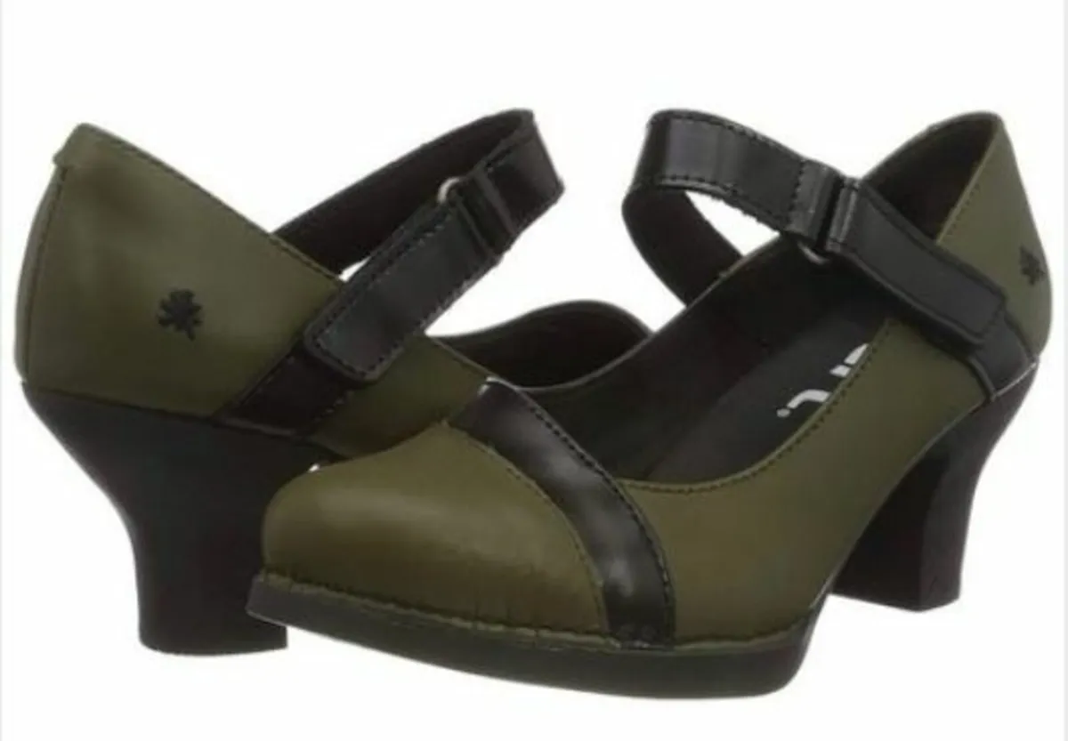 Art leather shoes 8uk /42eu new in box - Image 2