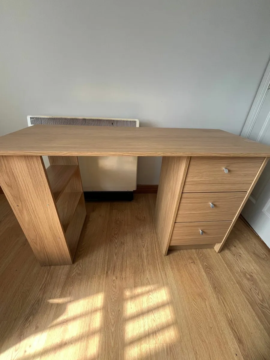 office desk + chair - Image 1