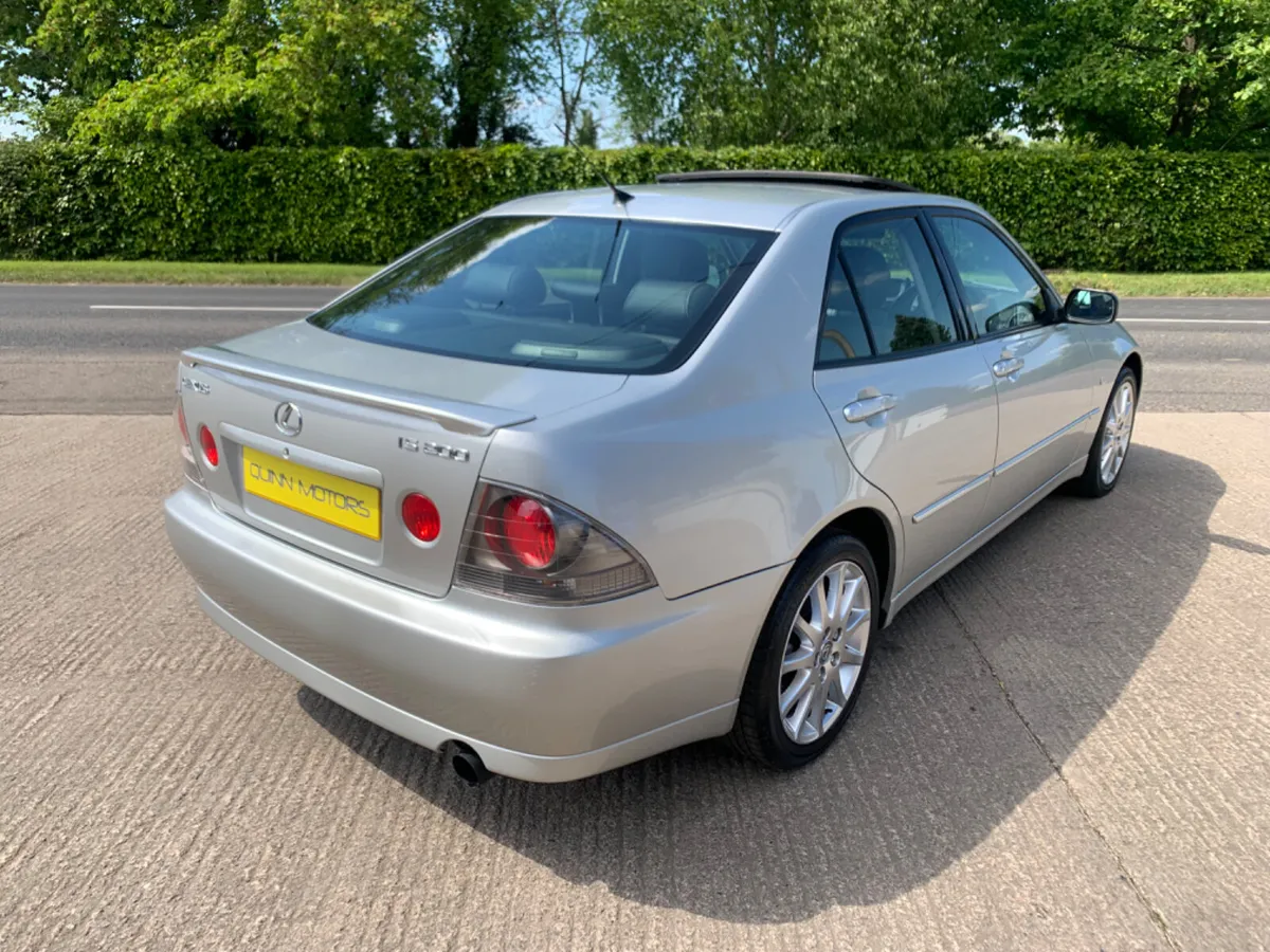 2005 LEXUS IS200 SE | BLACK LTH | SUNROOF - Image 3