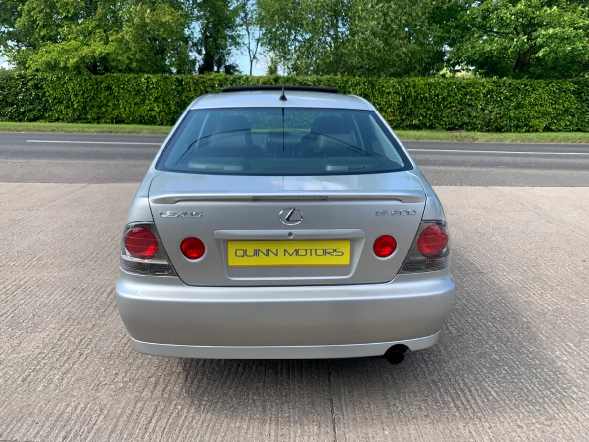 2005 LEXUS IS200 SE | BLACK LTH | SUNROOF - Image 4