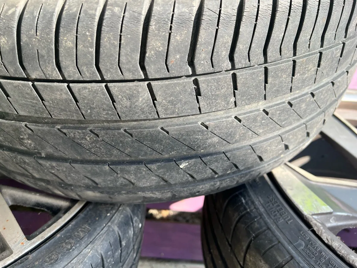 19 inch VW alloys/Tyres - Image 4