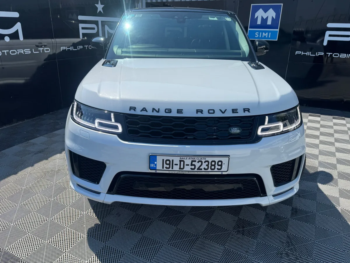 RANGE ROVER SPORT P400E FULL BLACK PACK TOP SPEC - Image 4