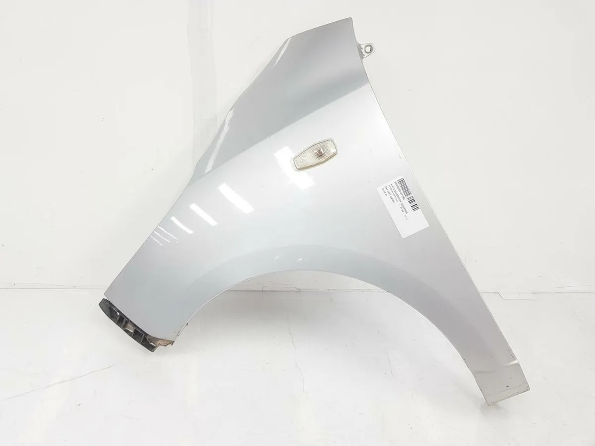 Hyundai i10 front left fender - silver - Image 1