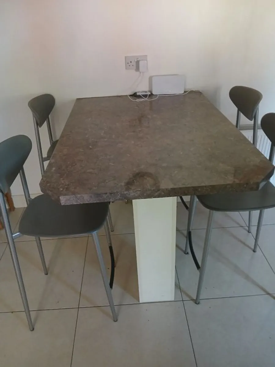 Breakfast counter and 4 high back chairs - Image 1