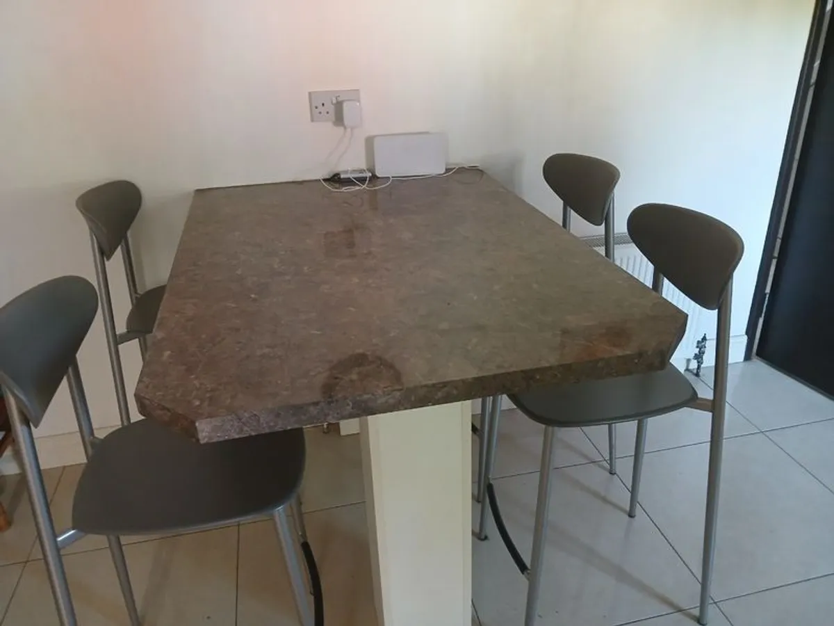 Breakfast counter and 4 high back chairs - Image 3