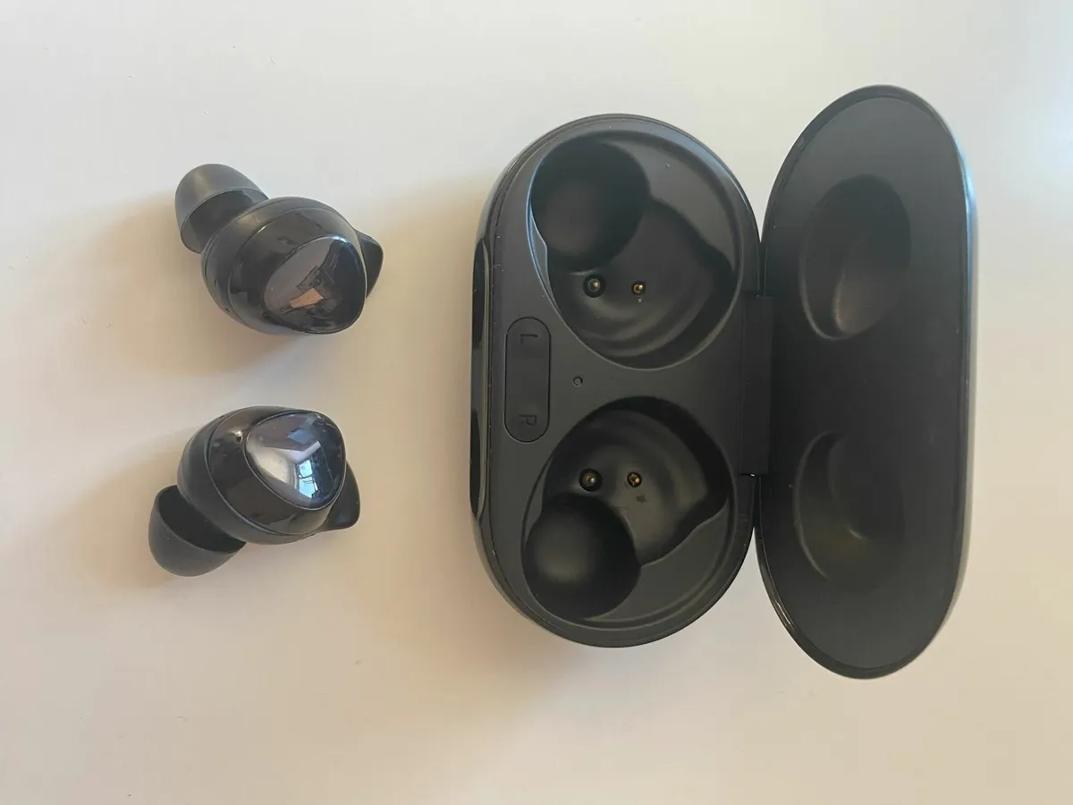 Samsung earbuds - Image 2
