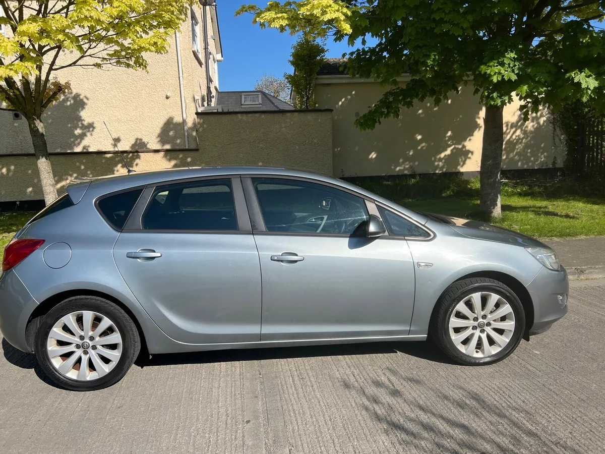 Opel Astra 1.4,Only 84K,Nct 07 2026,Stunning Car - Image 1