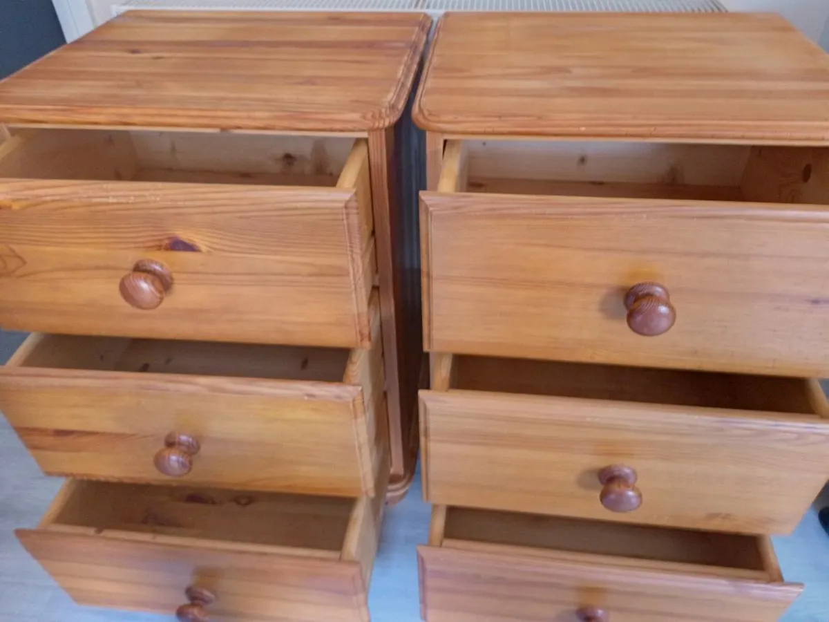 Two pine bedside lockers - Image 4