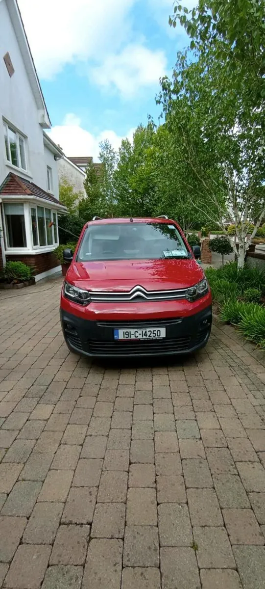 Van - Image 2