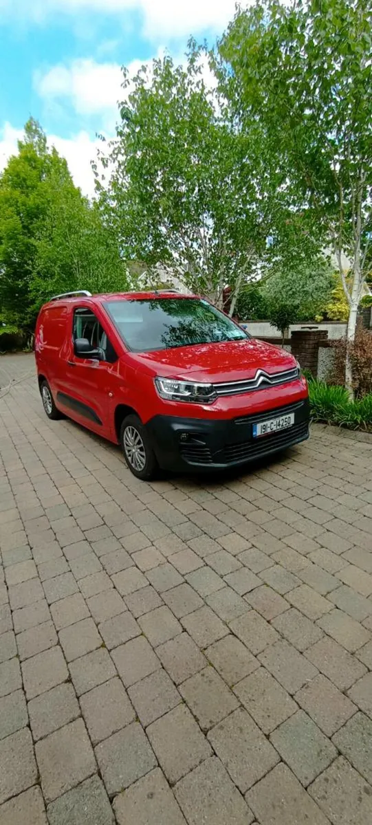 Van - Image 3