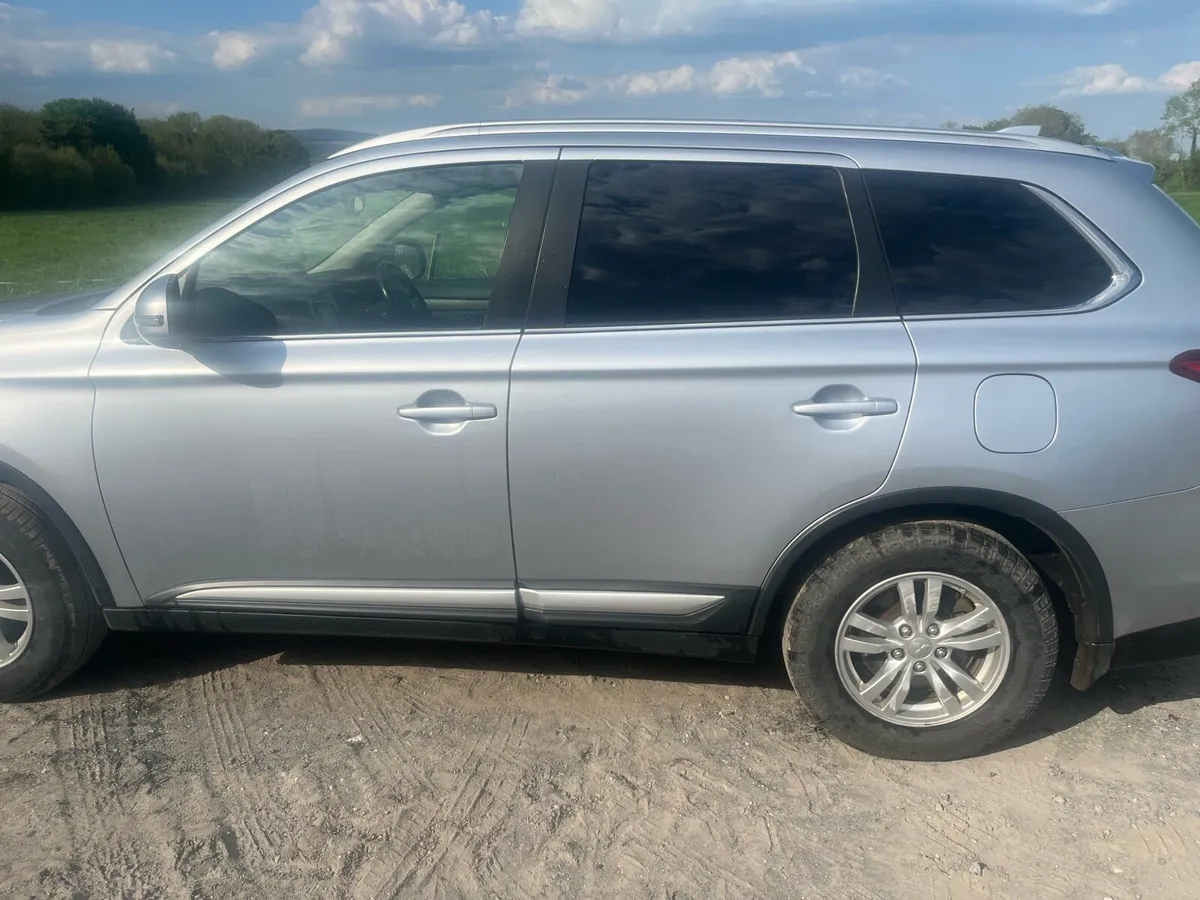 Mitsubishi Outlander 2.2 DI-D 4wd - Image 4