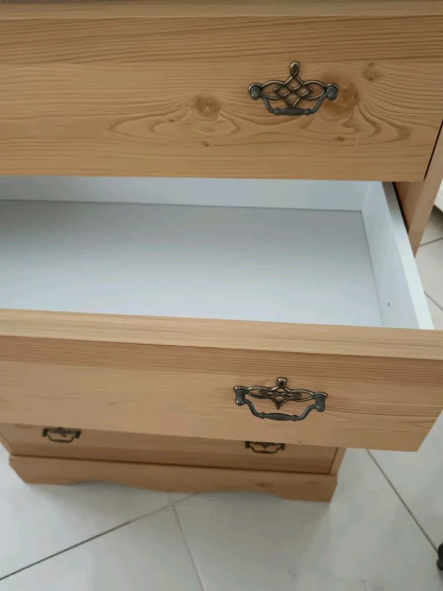 Chest of drawers - Image 1