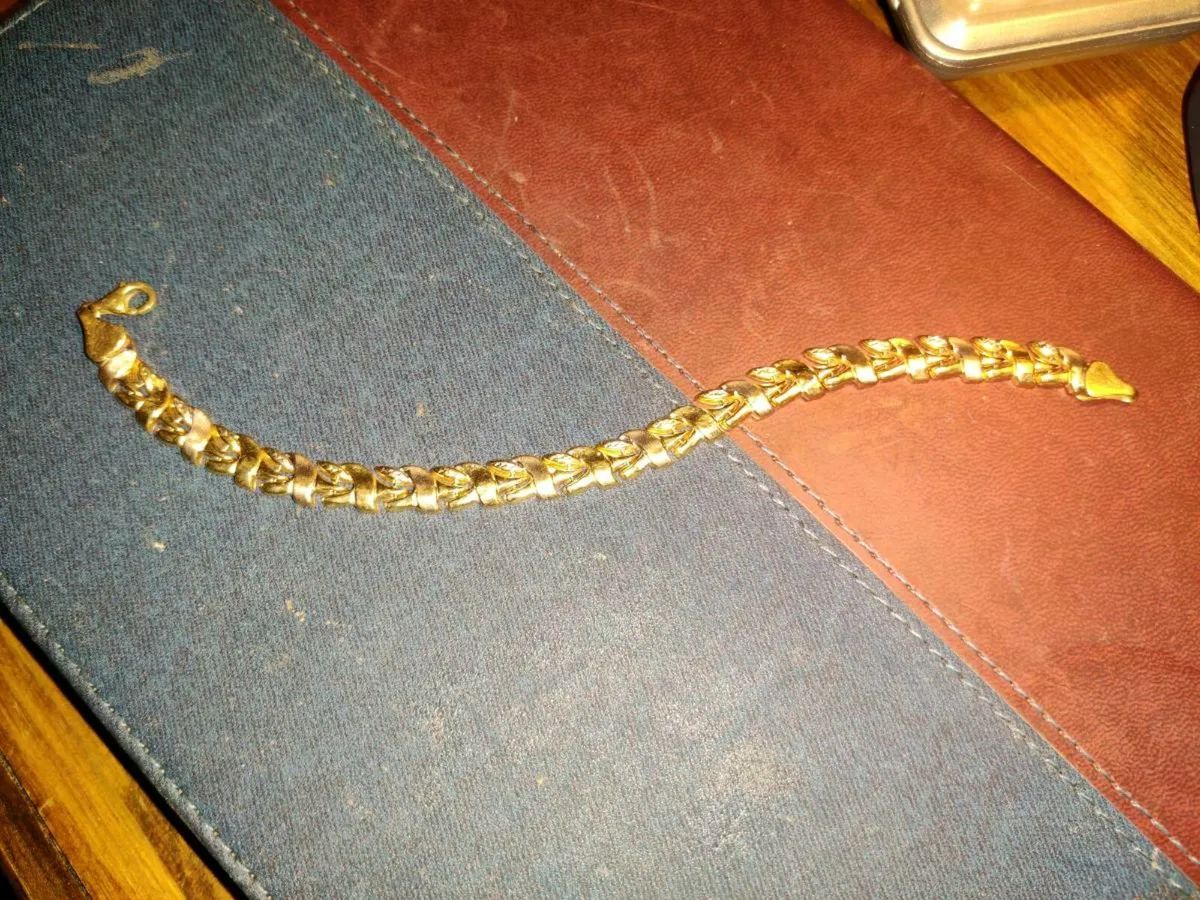 CURVY SWAG, 14CT Gold 7.62 Gram 8"Bracelet ! - Image 1