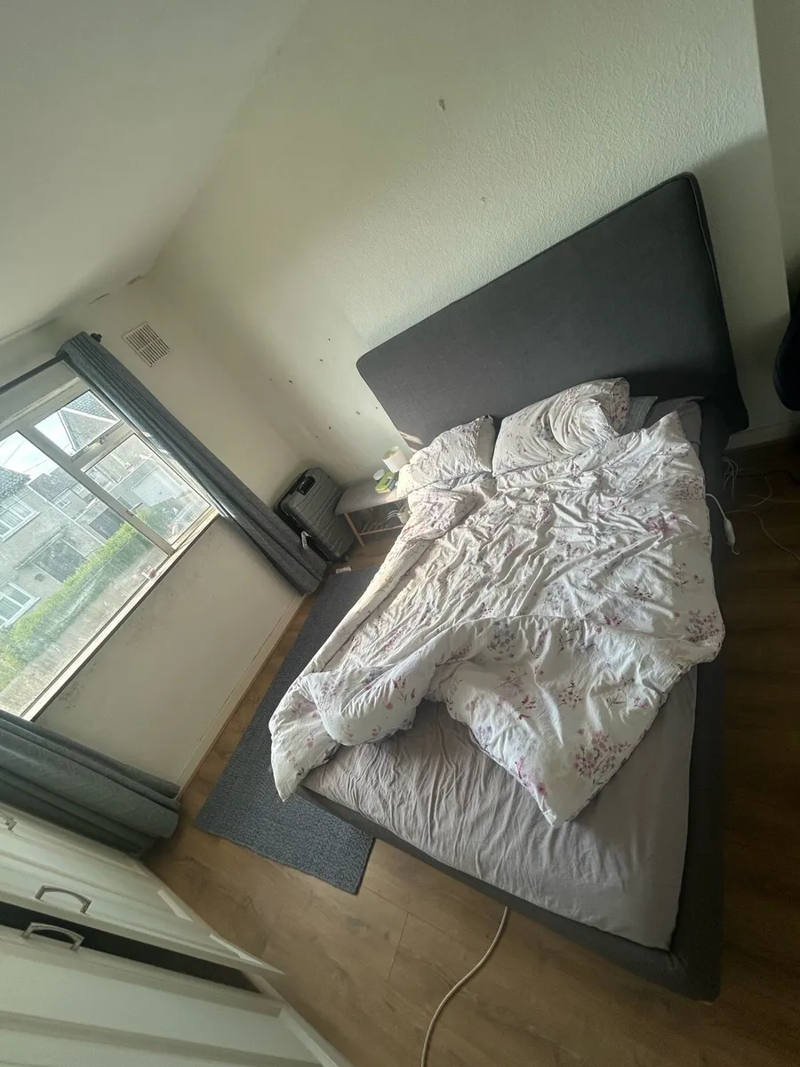 Bed frame - Image 1