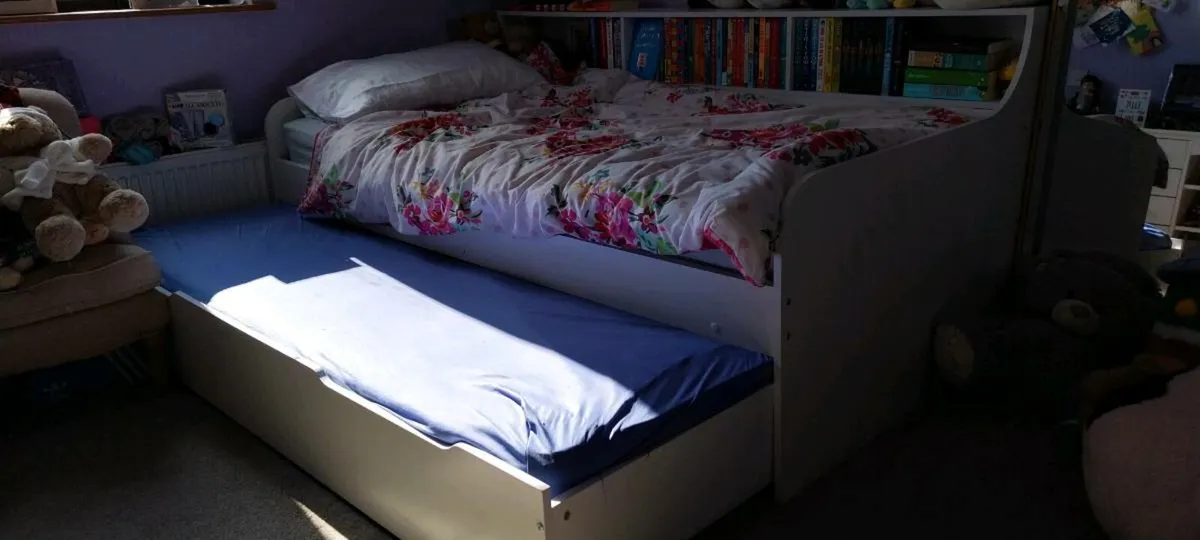 Single bed with built in shelving - Image 2