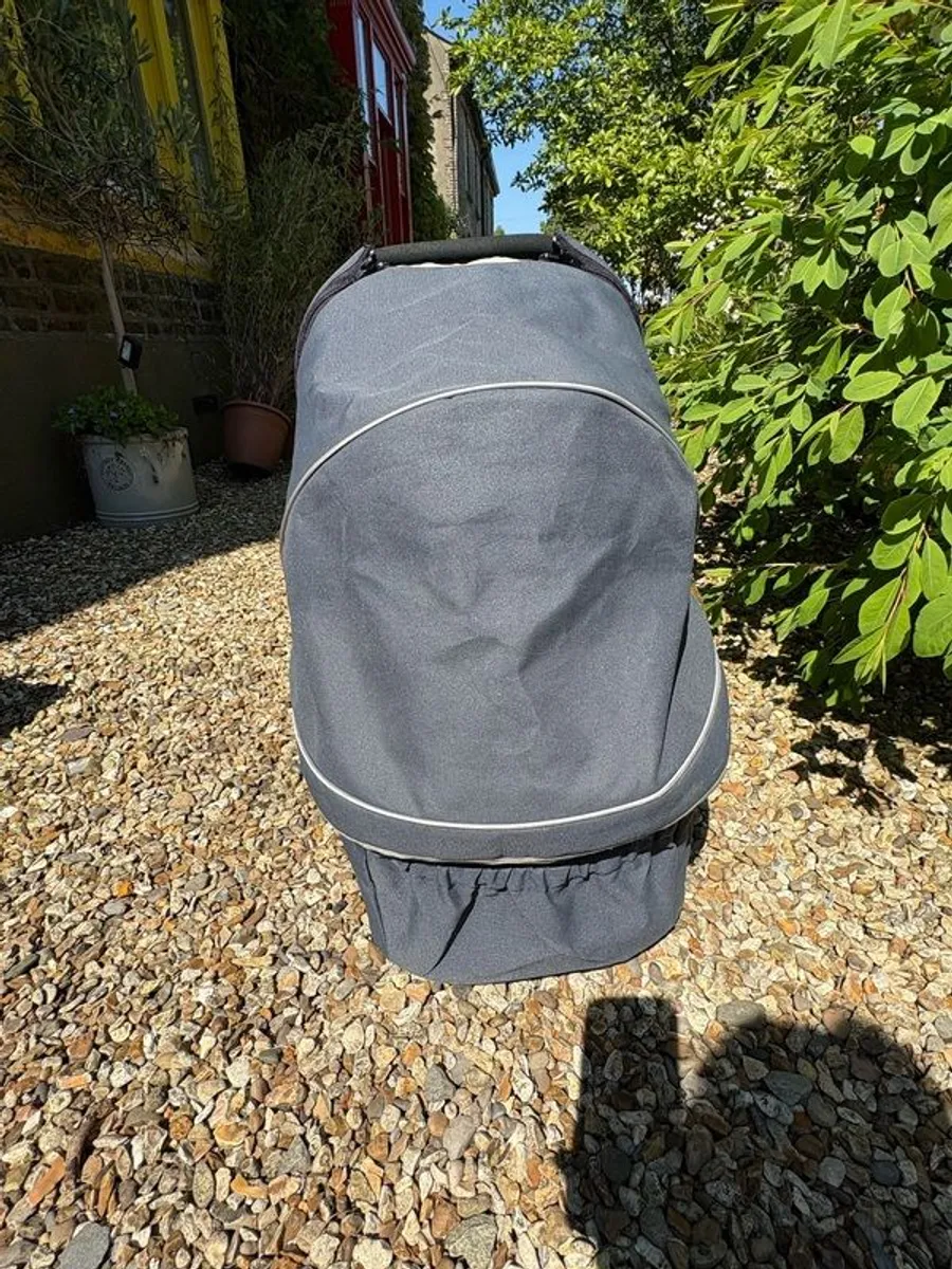 Carrycot Out & About - Image 3