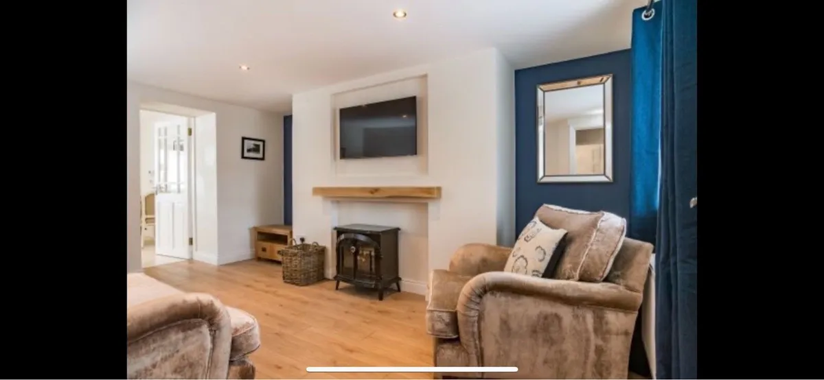 2 seater couch and 2 armchairs - Image 2
