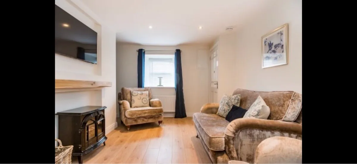 2 seater couch and 2 armchairs - Image 3