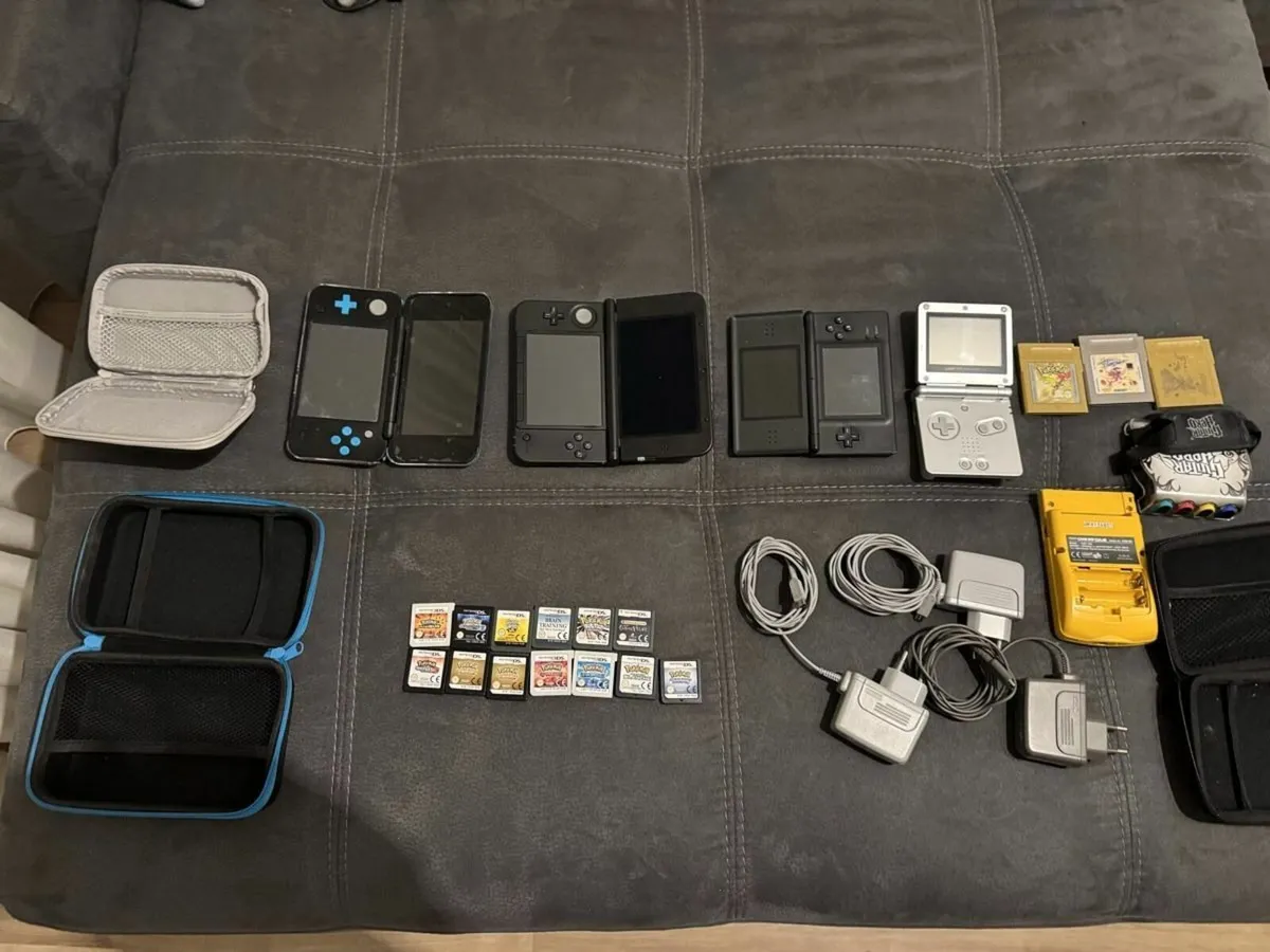 Retro Handheld Bundle Classic DS & Pokemon - Image 1