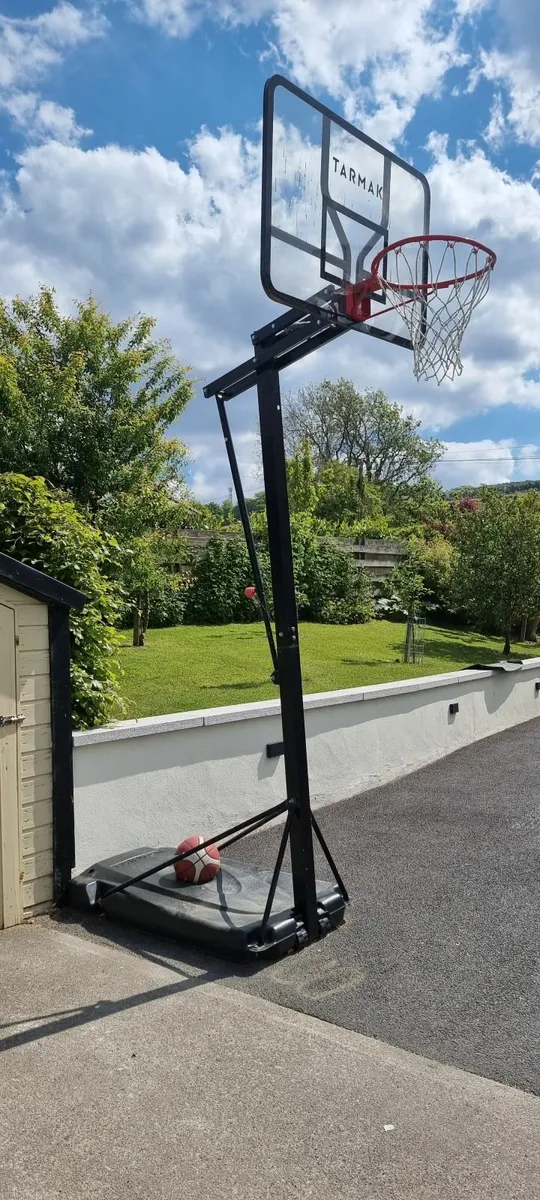 Basketball hoop - Image 1