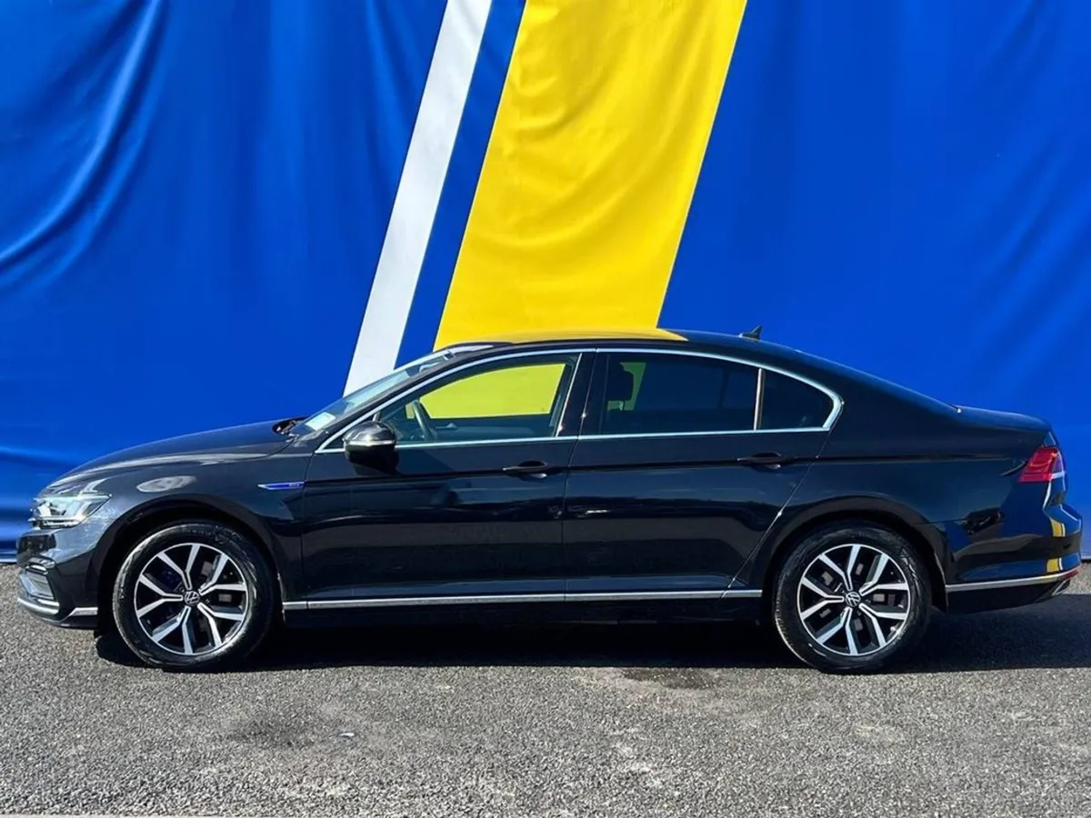 Volkswagen Passat GTE 1.4 Hybrid Auto // Leather - Image 3