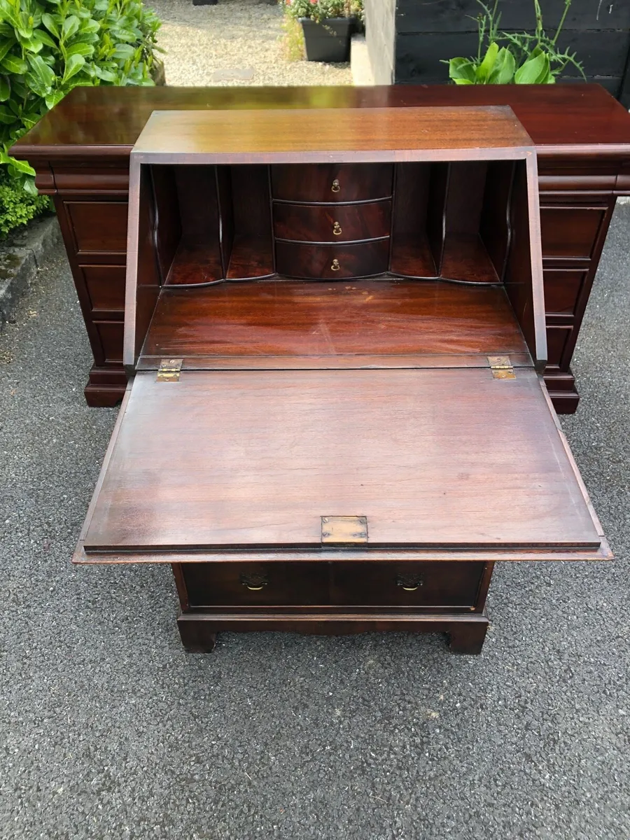George III Mahogany Bureau. - Image 3