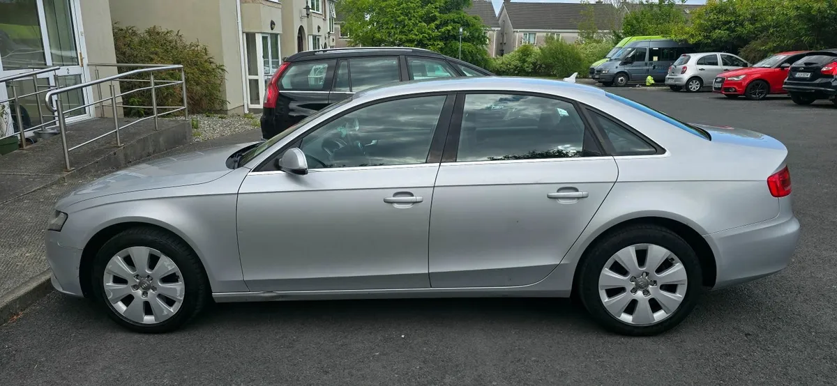 Audi A4 2010 - Image 2