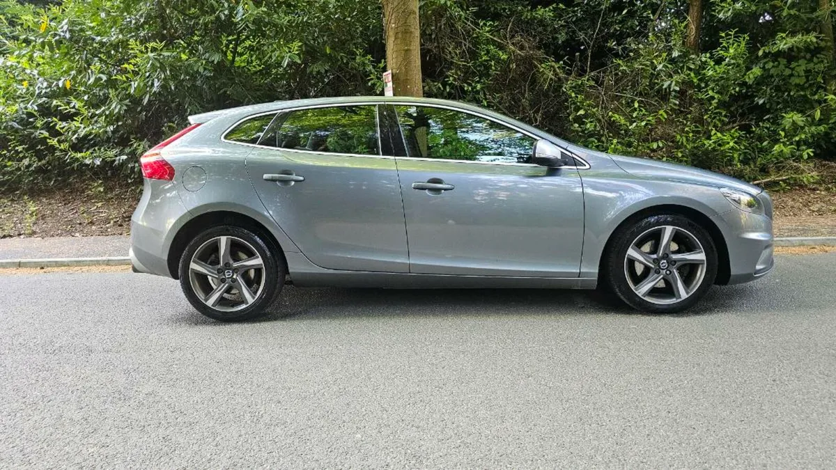 /// 2016 VOLVO V40 R DESIGN /// - Image 1