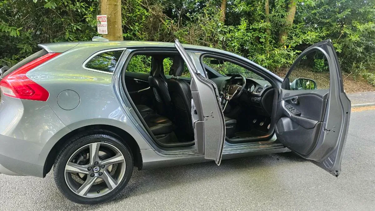 /// 2016 VOLVO V40 R DESIGN /// - Image 4