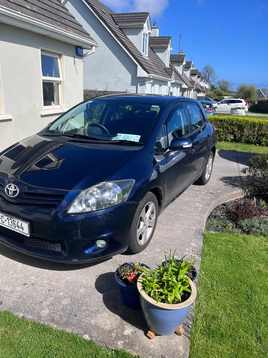 11 Toyota Auris - Image 1