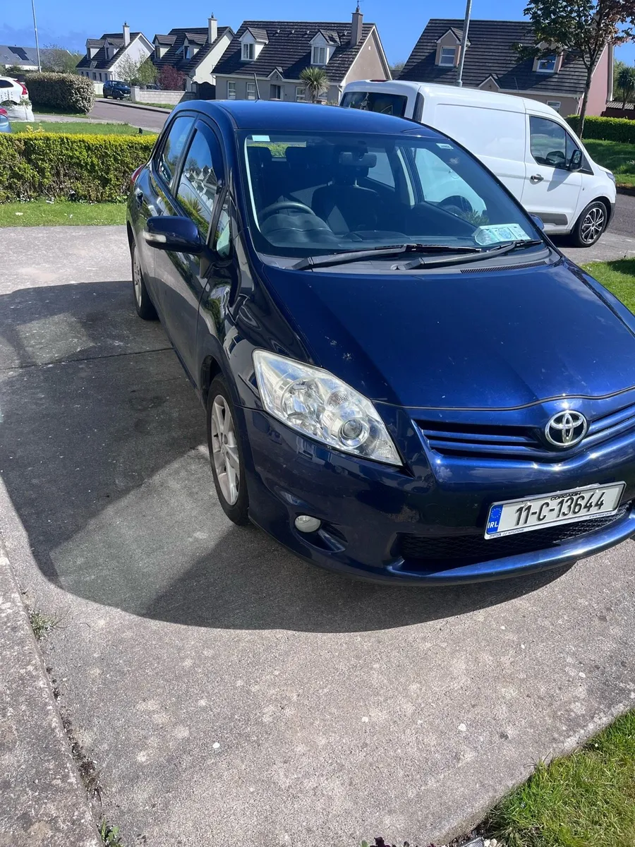 11 Toyota Auris - Image 2
