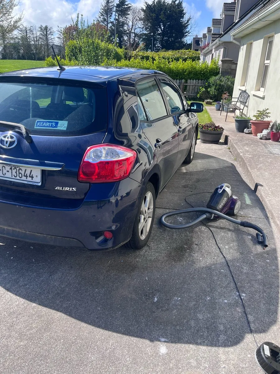 11 Toyota Auris - Image 3