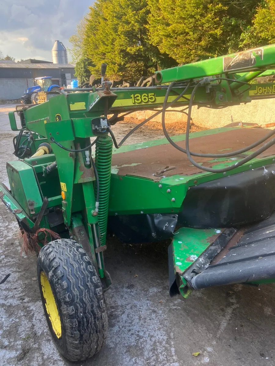 John deer 1365 mower - Image 3