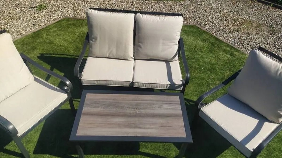 garden table and chairs - Image 2